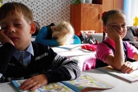Kāpēc miega trūkums ir bīstams skolēniem?