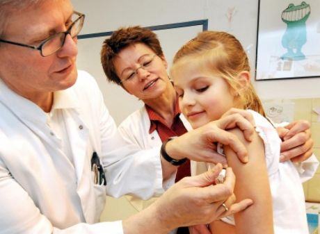 Pusaudži, kas ir uzņēmīgi pret B hepatīta infekciju, neskatoties uz vakcināciju